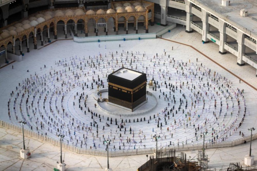 ضيوف الرحمن يتمون رمي الجمرات الثلاث ويؤدون طواف الوداع