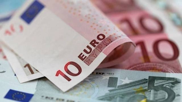 اليورو يسجل أعلى مستوى في 4 أشهر أمام العملة الأمريكية