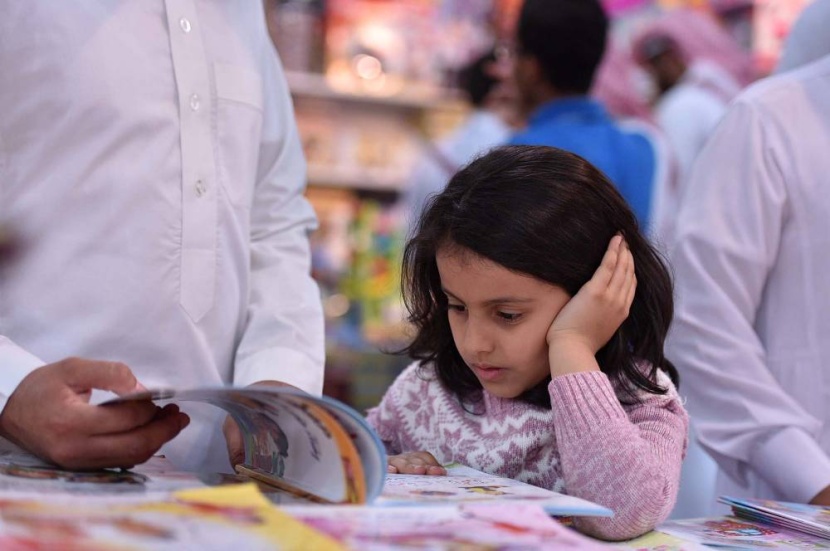 «العامية» تتسلل إلى قصص الأطفال .. ومخاوف من انشطار لغوي
