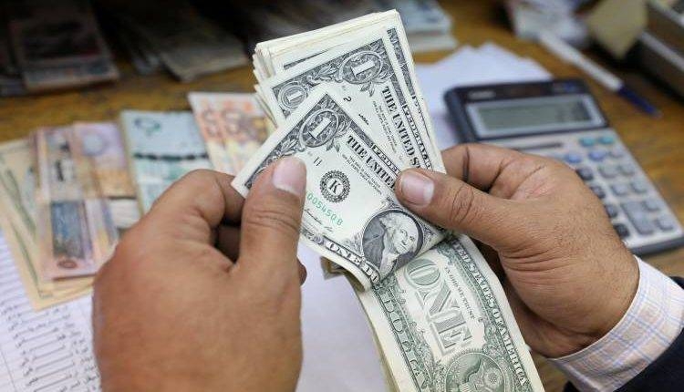 أداء ضعيف للدولار مع تعثر حزمة التعافي وتراجع عائدات السندات الأمريكية
