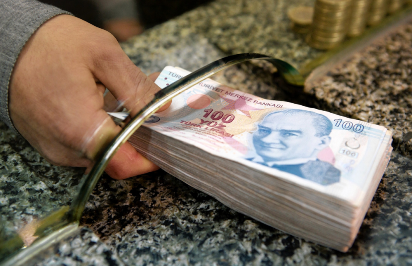 الليرة التركية تسجل أدنى مستوى أمام الدولار.. هوت 3.2%