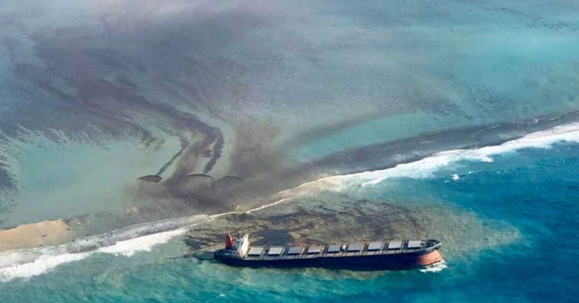 جهود مستمرة في موريشيوس لتجنب تلوث البحر ببقعة نفطية