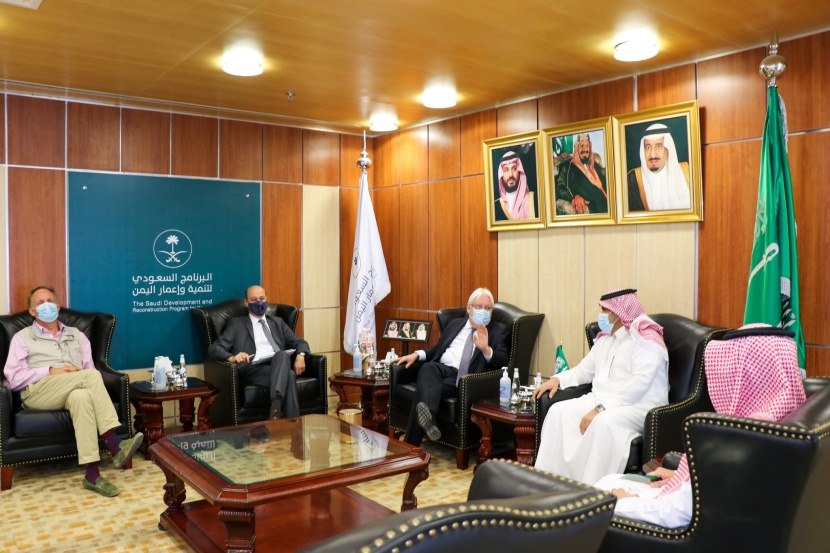 سفير خادم الحرمين لدى اليمن يبحث مع مبعوث الأمم المتحدة التقدم المحرز في تنفيذ اتفاق الرياض