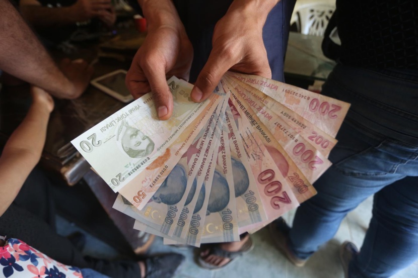 الليرة التركية عند مستوى غير مسبوق.. تراجعت إلى 7.56 مقابل الدولار