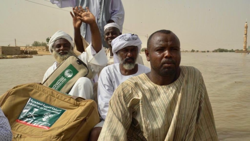  مركز الملك سلمان للإغاثة يواصل إغاثة المتضررين من السيول والفيضانات في السودان