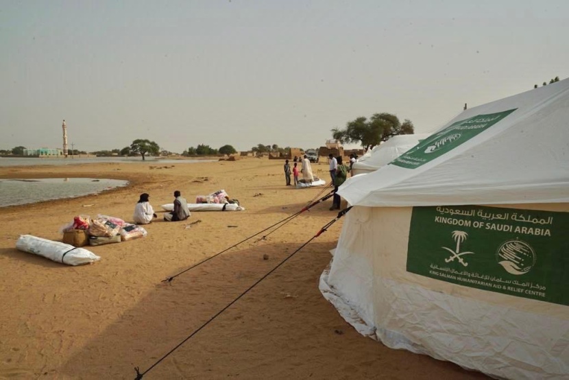  مركز الملك سلمان للإغاثة يواصل إغاثة المتضررين من السيول والفيضانات في السودان
