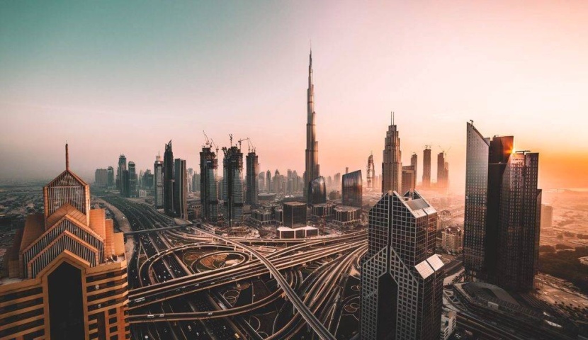 دبي تعود لأسواق الدين العام بعد غياب 6 سنوات وتجمع ملياري دولار