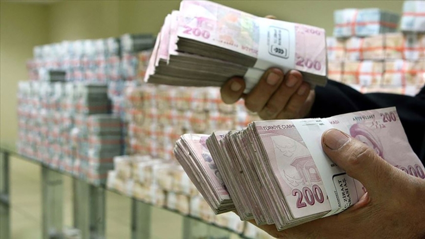 الليرة التركية تهبط لقاع جديد ..  لامست 7.6 مقابل الدولار 