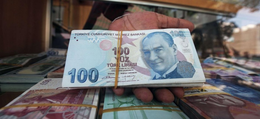 الليرة التركية عند أدنى مستوى على الإطلاق.. بلغت 7.64 مقابل الدولار