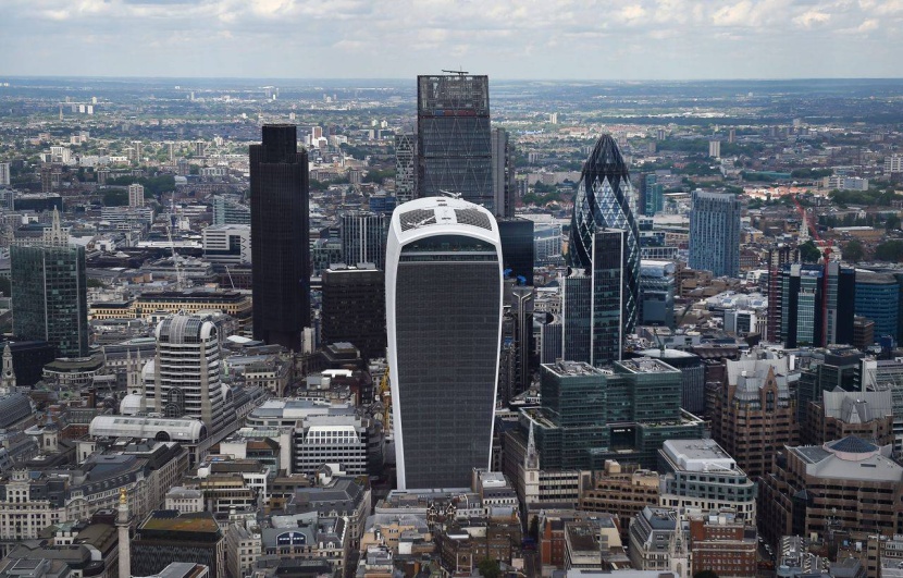 الاتحاد الأوروبي يسعى للتحرر من قبضة الحي المالي في لندن