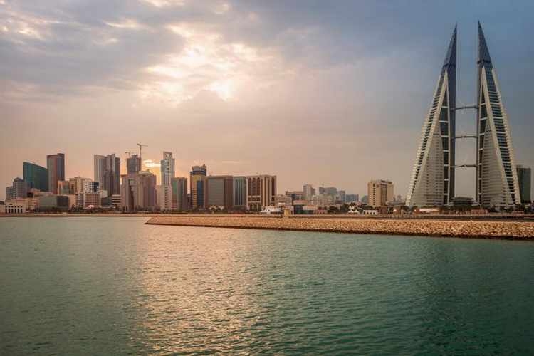 البحرين: تمديد دعم 50% لرواتب العاملين في قطاعات تأثرت بأزمة كورونا