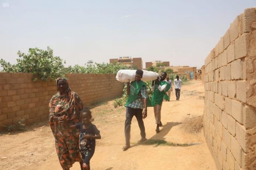 مركز الملك سلمان للإغاثة يواصل توزيع المساعدات للمتضررين من السيول في السودان