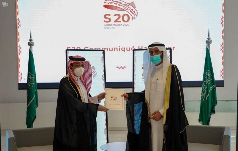 نيابة عن الملك وزير الصحة يتسلم البيان الختامي لقمة مجموعة العلوم "S20"