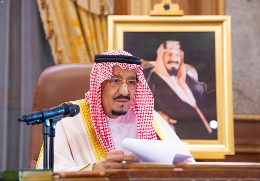 الملك سلمان .. قصة عشق قديمة لـ «الحرف» توجت بمجمع عالمي للغة العربية