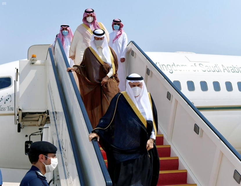 نيابة عن الملك .. منصور بن متعب يصل الكويت لتقديم العزاء في أميرها الراحل
