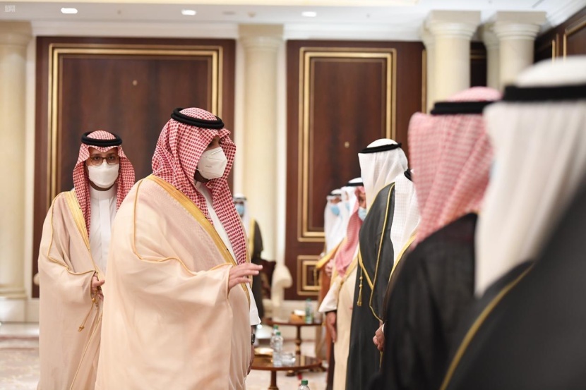 نيابة عن الملك .. منصور بن متعب يصل الكويت لتقديم العزاء في أميرها الراحل