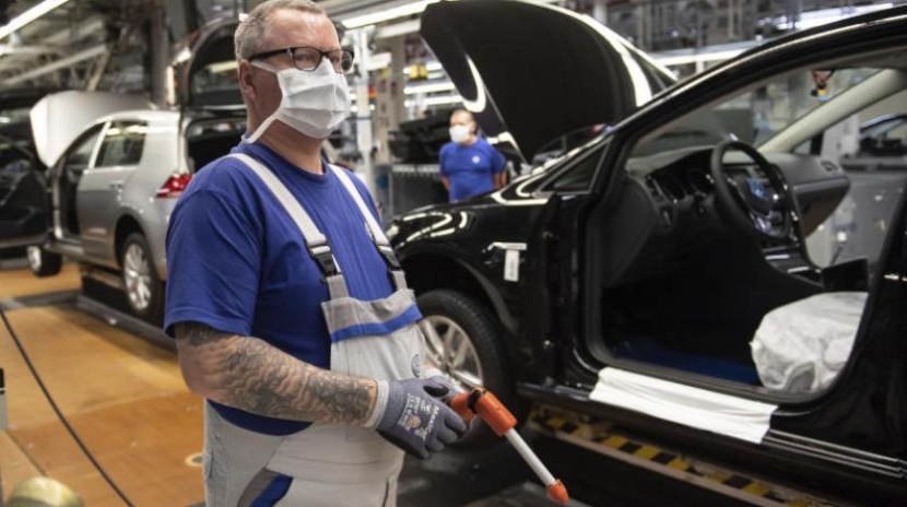 نقابة عمال المعادن في ألمانيا تحسن خطتها لإنقاذ قطاع مستلزمات السيارات 