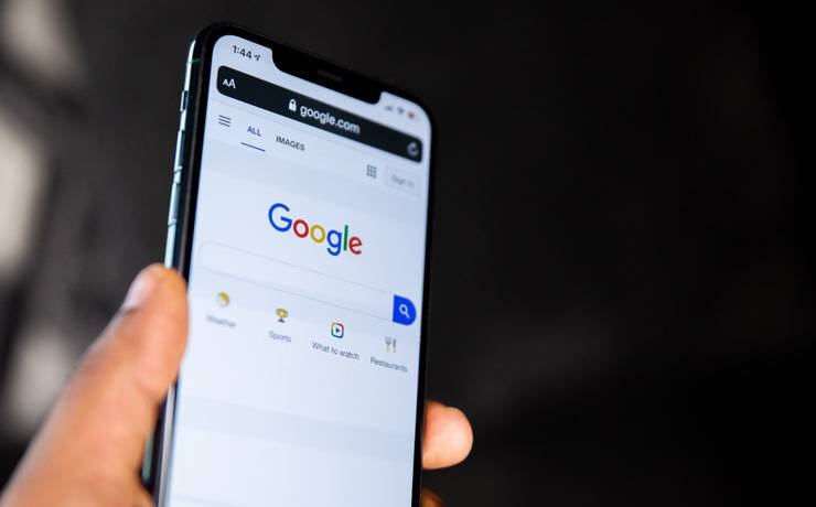 "أبل" تطور محرك بحث للاستغناء عن "جوجل"