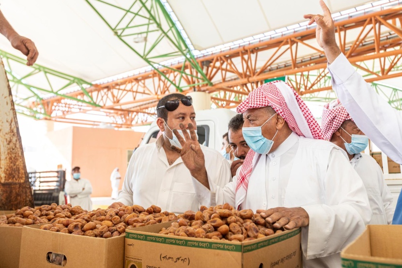  الخلاص في صدارة مبيعات مزاد موسم صرام تمور الأحساء   