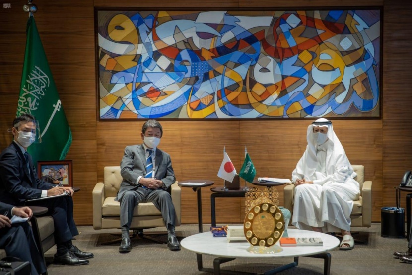 وزير الطاقة يبحث مع وزير خارجية اليابان أهمية استقرار الأسواق العالمية للنفط