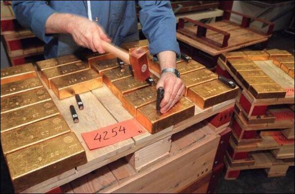 التدفقات تعيد الذهب إلى ارتفاعاته .. وانتعاش الدولار يبلغ نهايته