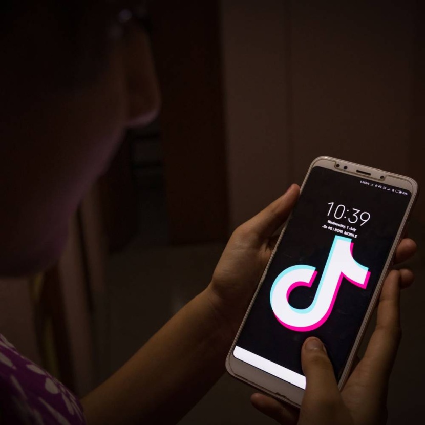 «تيك توك» تزيل 104 ملايين مقطع فيديو مخالف على منصتها