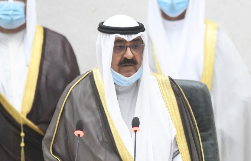 ولي عهد الكويت يؤدي القسم .. ومجلس الأمة يبايعه بالإجماع