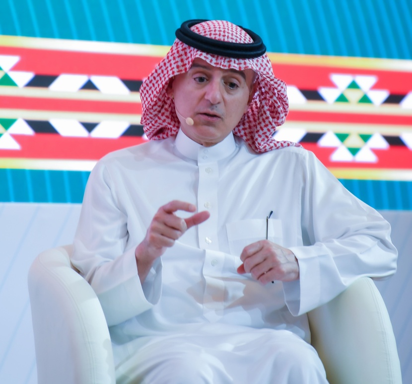 الجبير: الاقتصاد السعودي عامل استقرار للمنطقة.. والمملكة تقع في المسارات الرئيسة للتجارة العالمية