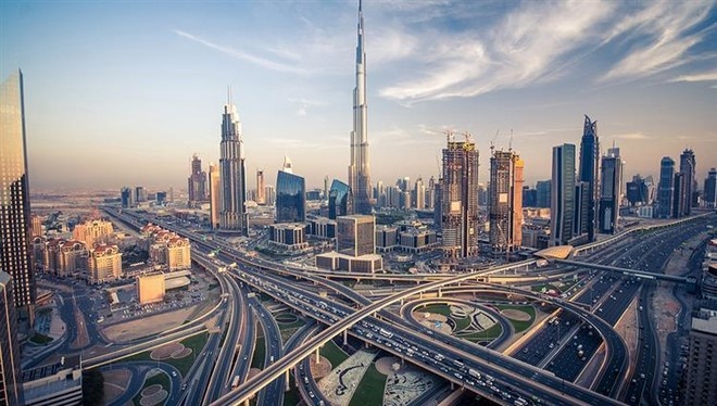 الإمارات : السماح بتملك الأجانب للشركات بنسبة 100 %