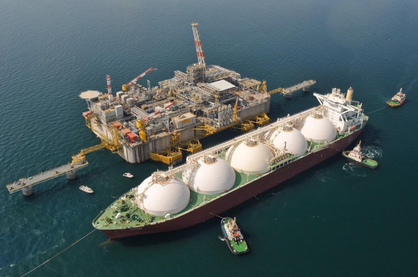 البحرين توقع اتفاقا مع "شيفرون" لتطوير قطاع الغاز الطبيعي المسال