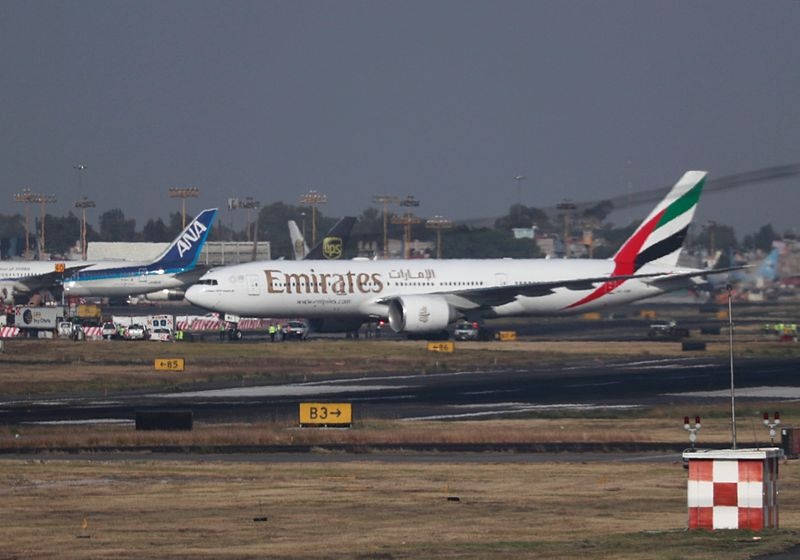 طيران الإمارات تطلب من بعض طياريها الحصول على إجازة غير مدفوعة 12 شهرا 