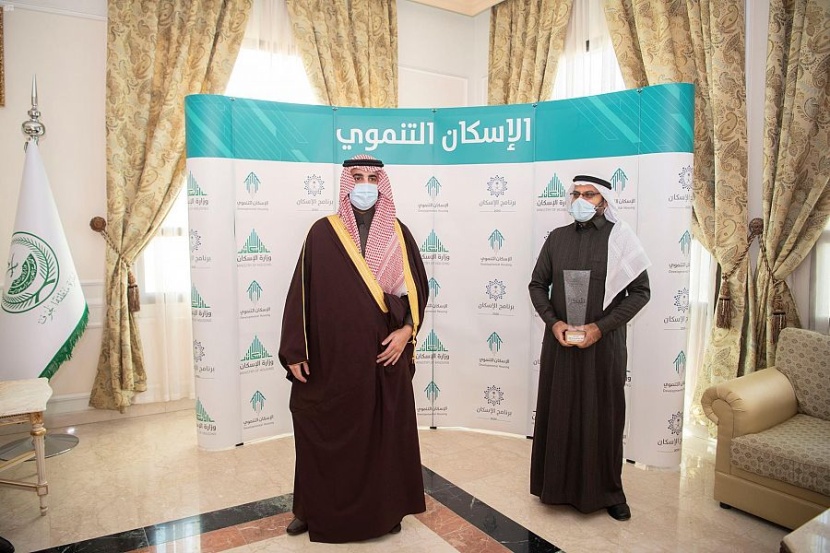 تسليم عددا من منتجات الإسكان التنموي للمستفيدين في الجوف