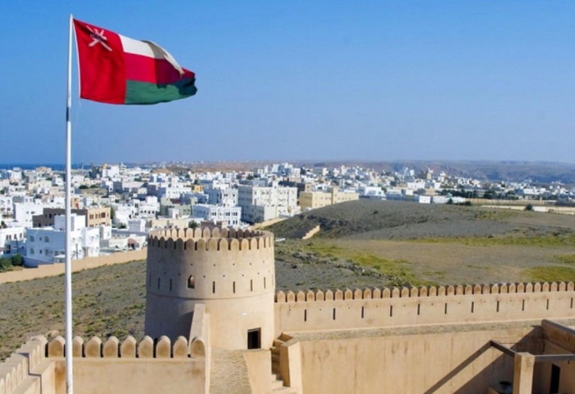 أول دفعة من لقاح "فايزر - بيونتيك" المضاد لكورونا تصل سلطنة عمان بعد غدا