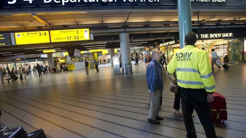 هولندا تخطط لرفع الحظر الذي فرضته على المسافرين من بريطانيا