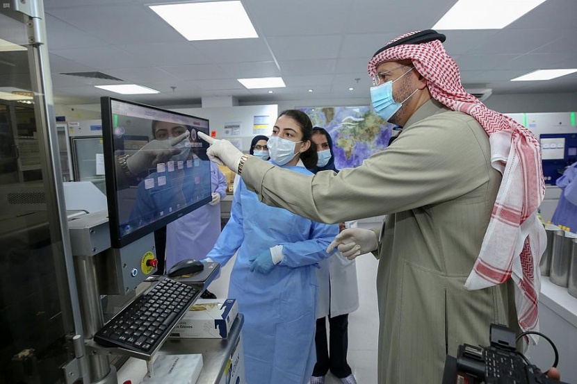 مزودا بتقنيات الذكاء الاصطناعي .. "التخصصي " يدشن مختبر الأحياء الدقيقة الآلي