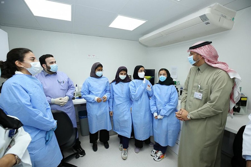 مزودا بتقنيات الذكاء الاصطناعي .. "التخصصي " يدشن مختبر الأحياء الدقيقة الآلي