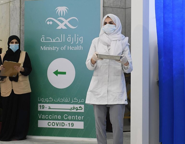 يحتوي على 84 غرفة ويقع في مطار الملك عبدالعزيز .. تدشين مركز لقاحات كورونا في جدة