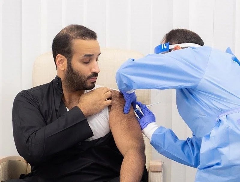 بعد تلقي ولي العهد للقاح كورونا.. ارتفاع معدل التسجيل لتلقي التطعيم 5 أضعاف 