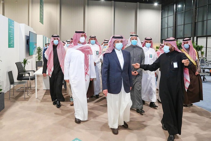 بعد افتتاح ثالث مراكز اللقاحات .. أمير الشرقية ونائبه يتلقيان الجرعة الأولى من لقاح كورونا