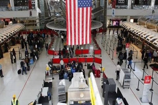 تراجع حركة السفر عبر المطارات الأمريكية 
