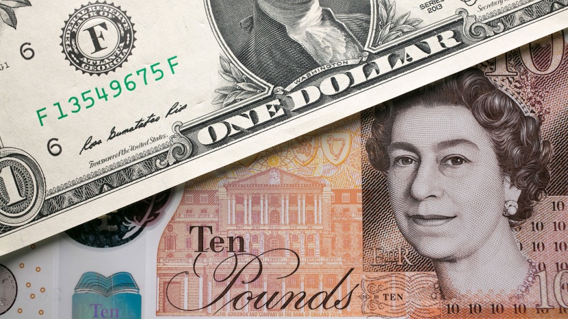 الدولار يدفع الاسترليني للتراجع عن 1.35 دولار للمرة الأولى في 2021 
