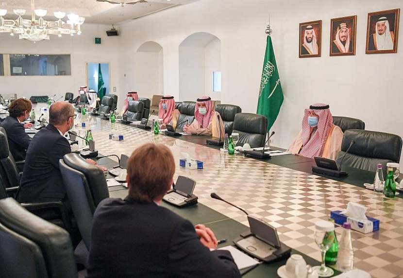 الجبير يلتقي وفدا من وزارتي خارجية ألمانيا وفرنسا وسفيري البلدين وسفير المملكة المتحدة