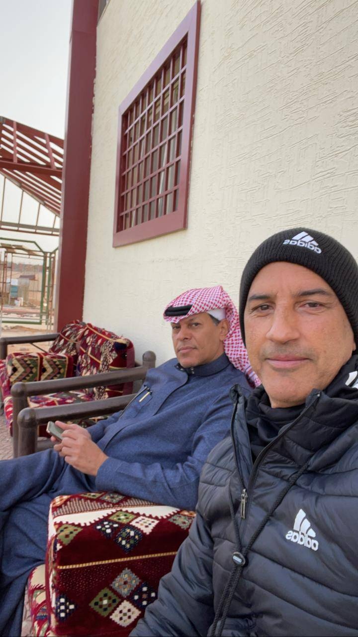 شاموسكا يرد على خبر إقالته بـ «سيلفي الرئيس»