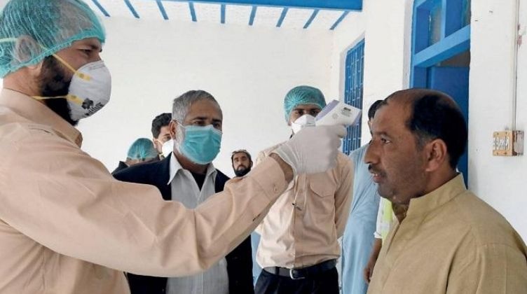 باكستان: 2521 حالة إصابة جديدة بفيروس كورونا 