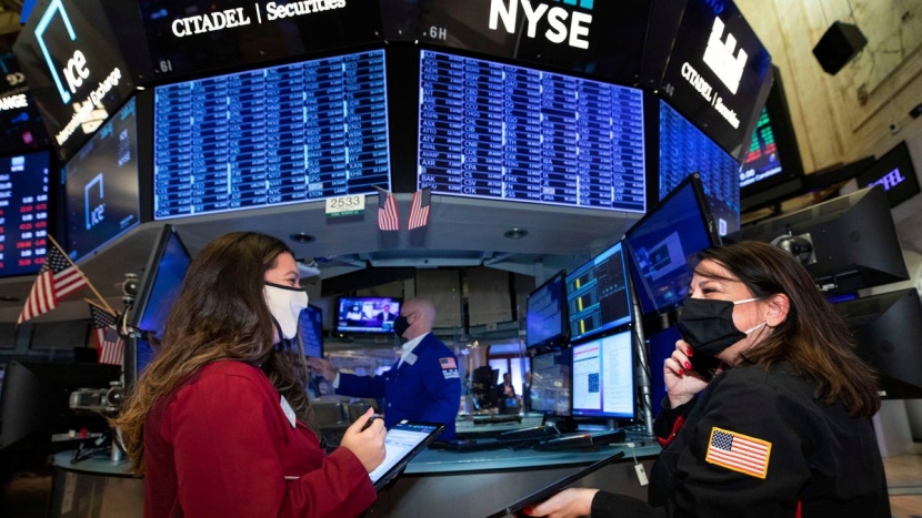 الأسهم الأمريكية ترتفع إلى مستوى قياسي جديد مع بدء التعاملات