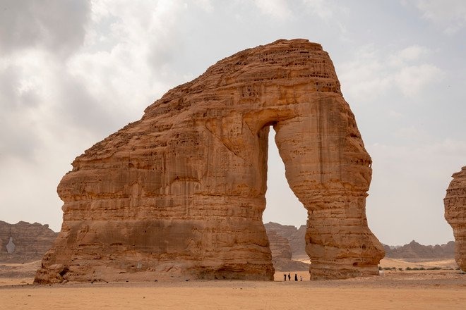 لإطلاق حملة محلية.. الخطوط السعودية توقع اتفاقية شراكة إستراتيجية مع الهيئة الملكية لمحافظة العلا