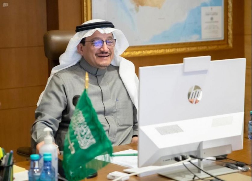 بعد إنهاء تجارب إنتاج لقاح كورونا.. وزير التعليم يلتقي بالفريق العلمي بجامعة الإمام عبدالرحمن بن فيصل