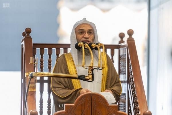 خطيب المسجد الحرام: من المؤسف أن يقضي بعض الناس وقته فارغا لا يسعى في تحقيق هدف وقاصر عن الإنتاج