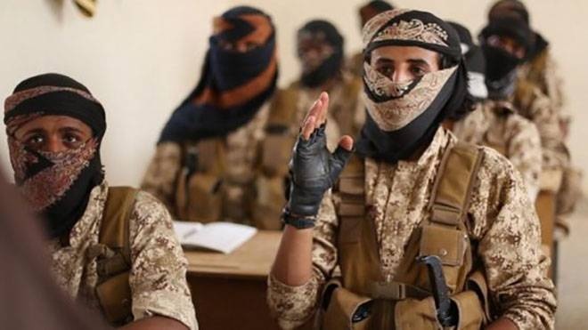 إيران و"القاعدة" .. وجهان لإرهاب واحد
