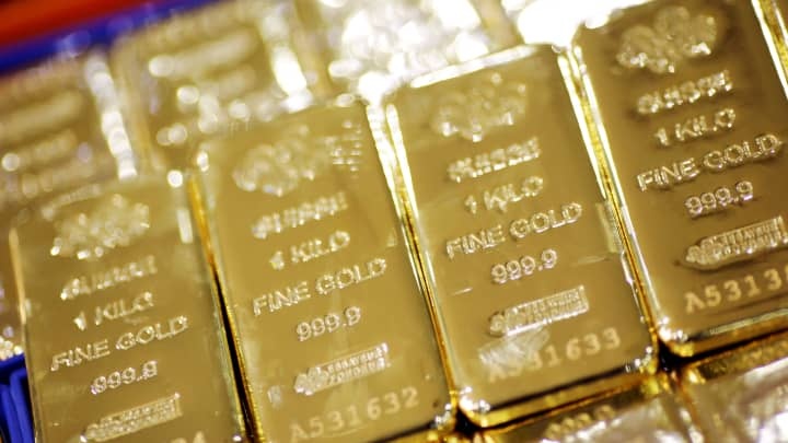 الذهب يتراجع بفعل ارتفاع عوائد سندات الخزانة الأمريكية